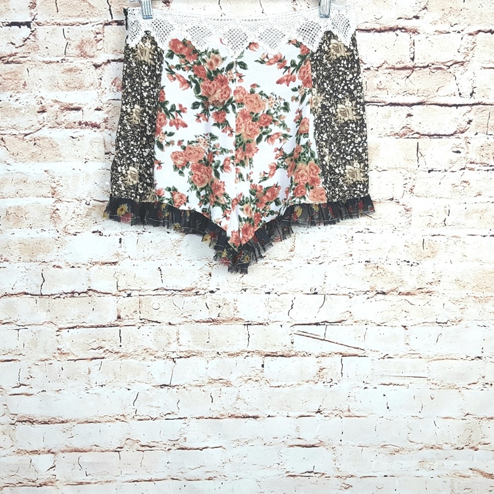 FREE PEOPLE|Moonlight Romance Floral Shorts Sz 6 - Picture 2 of 8